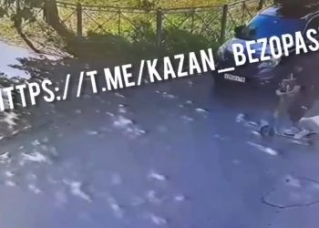 В Казани на Фучика иномарка сбила парня на электросамокате