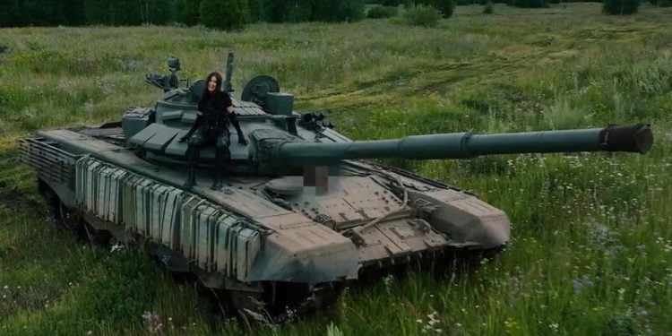 Певица из Татарстана записала песню для бойцов СВО