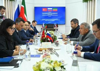 Минниханов провел встречу с замминистра промышленности и технологий Турции