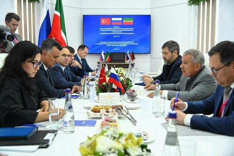 Минниханов провел встречу с замминистра промышленности и технологий Турции