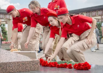 В Казани более 100 человек почтили память погибших детей Донбасса