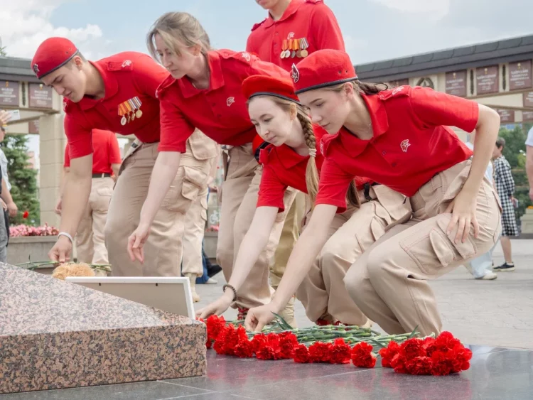 В Казани более 100 человек почтили память погибших детей Донбасса