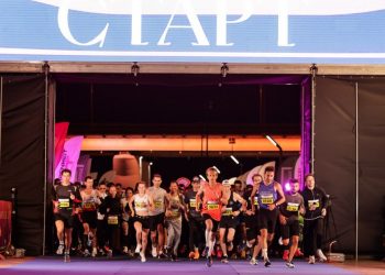 В Казани прошел масштабный забег «Ночная Казань» с участниками из пяти стран