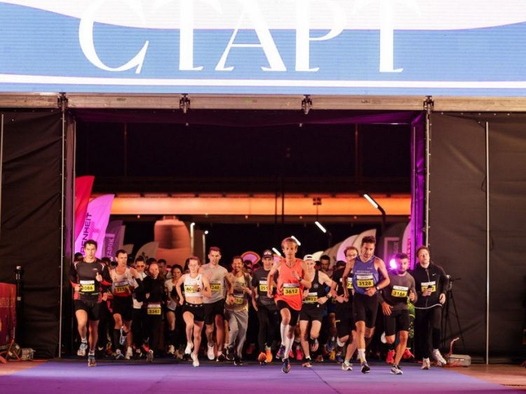 В Казани прошел масштабный забег «Ночная Казань» с участниками из пяти стран