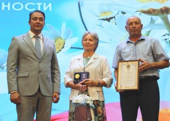 В Буинске родителям бойцов-героев СВО вручили медаль «За любовь и верность»