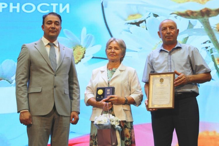 В Буинске родителям бойцов-героев СВО вручили медаль «За любовь и верность»