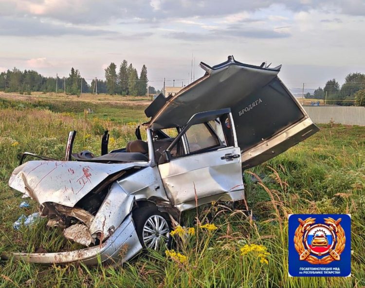 В Камском Устье водитель вылетел в кювет и погиб