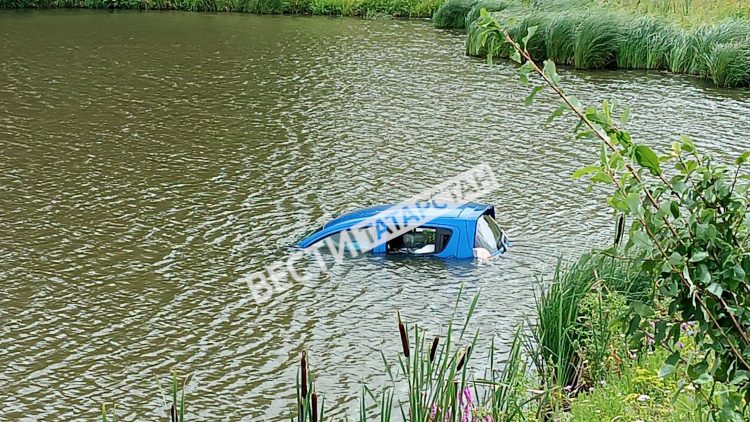 В Пестречинском районе рыбаки спасли женщину из тонущего автомобиля