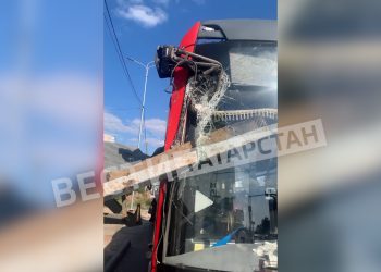 В Казани автобус въехал в остановку на Горьковском шоссе