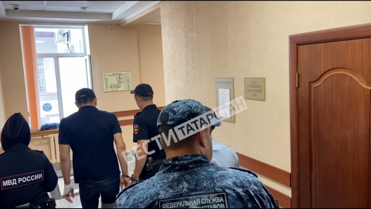 В Казани водителя, устроившего смертельное ДТП на Porsche, отправили в СИЗО до 30 августа
