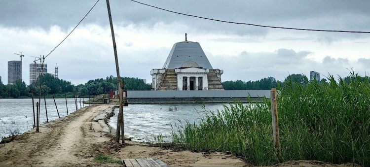 Во время реконструкции храма на Казанке возникли трудности