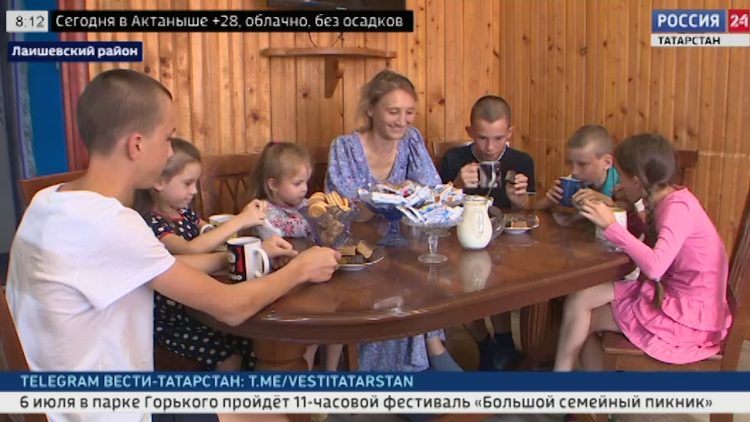 Многодетная семья, где воспитываются 10 детей, в ожидании главы семьи с СВО