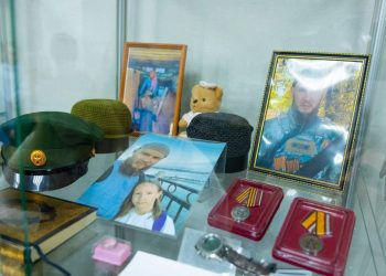 В Альметьевске открылась выставка в честь героев СВО