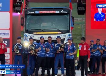 Рустам Минниханов поздравил «КАМАЗ-мастер» с победой в ралли-рейде