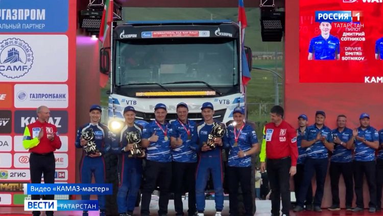 Рустам Минниханов поздравил «КАМАЗ-мастер» с победой в ралли-рейде