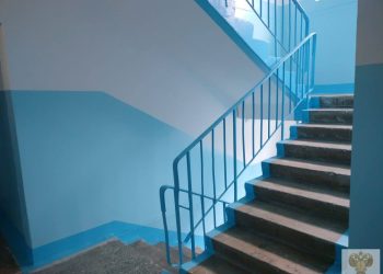 В Нижнекамске после вмешательства прокуратуры отремонтировали подъезд