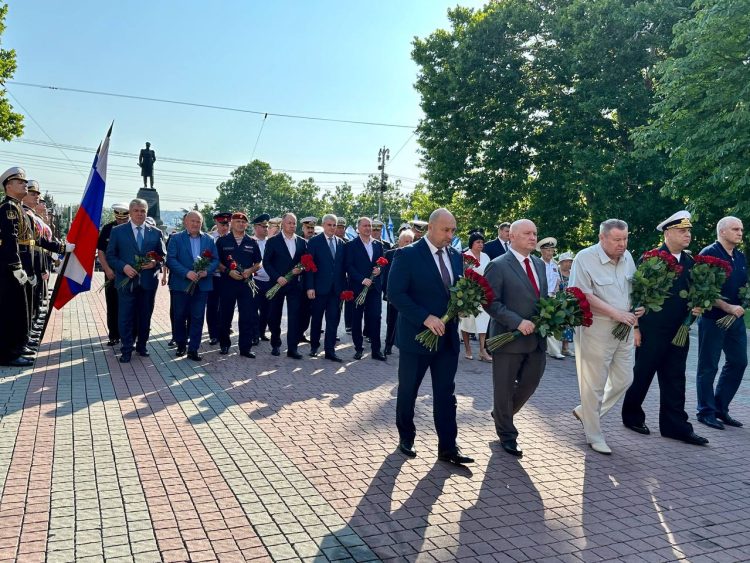 Татарстанцы почтили память защитников Севастополя