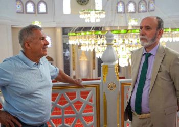 Минниханов посетил соборную мечеть Симферополя