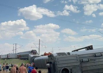 В Волгоградской области поезд Казань – Адлер столкнулся с грузовиком