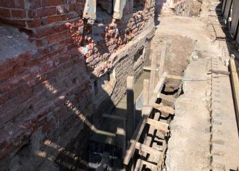 В Казани начали укреплять фундаменты домов Щетинкина на улице Баумана