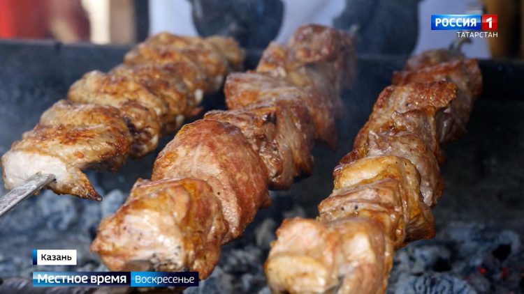 Татарстанцам рассказали, как правильно готовить шашлык