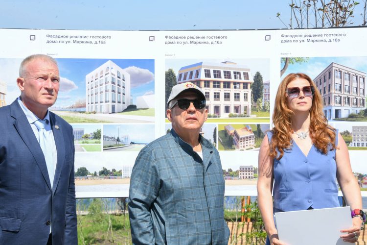 Минниханов посетил ряд объектов в историческом центре Чистополя