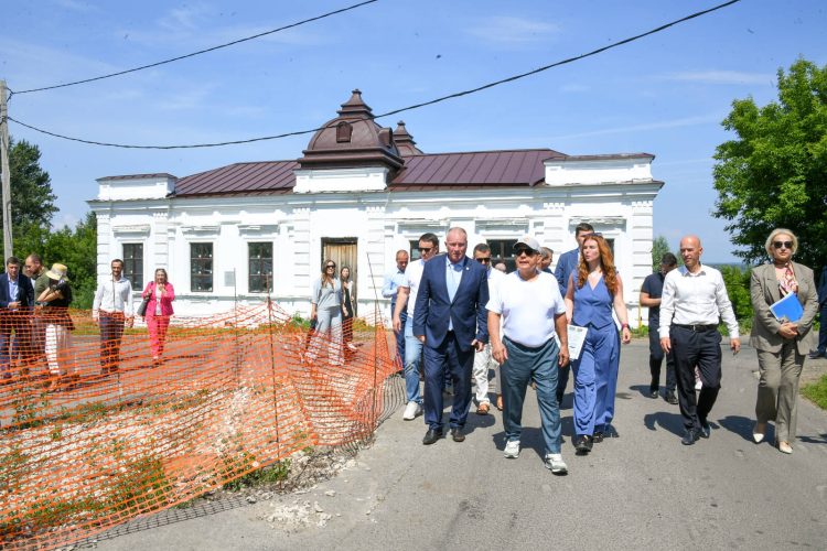 Минниханов посетил ряд объектов в историческом центре Чистополя