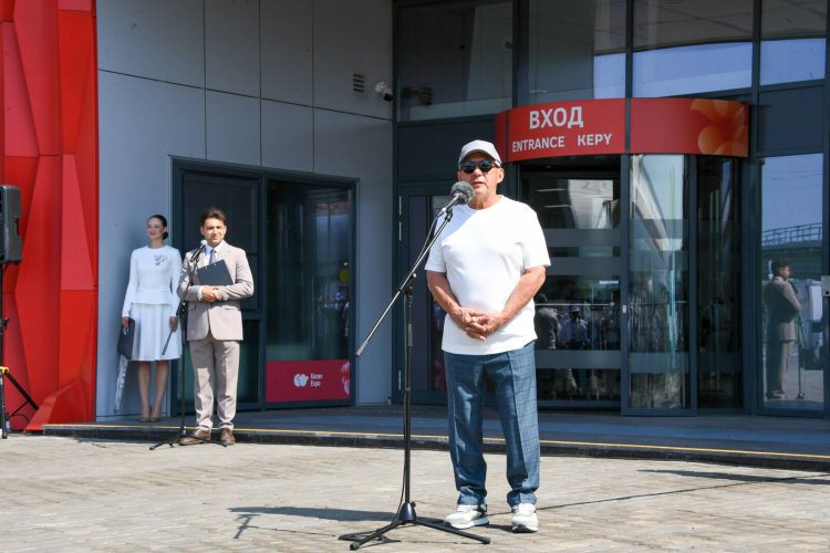 Минниханов посетил выставку продукции местных производителей в Кукморе