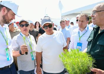 Минниханов посетил выставку продукции местных производителей в Кукморе