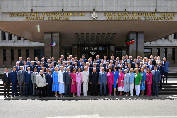 Рустам Минниханов поблагодарил депутатов РТ за работу