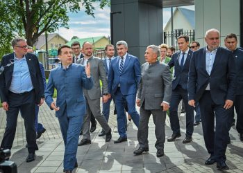 Минниханов и Цивилев посетили обновленный лицей №1 в Альметьевске
