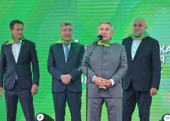 Рустам Минниханов: Татарстан уделяет особое внимание развитию движения юных геологов