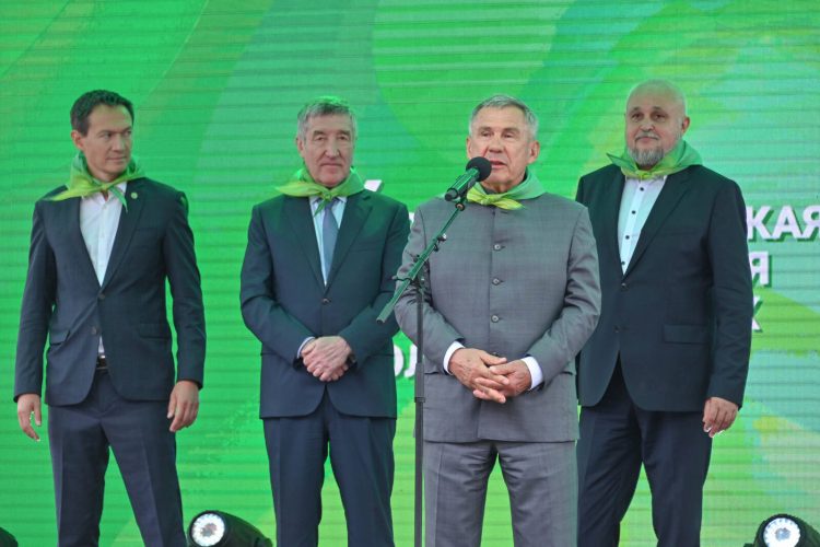 Рустам Минниханов: Татарстан уделяет особое внимание развитию движения юных геологов