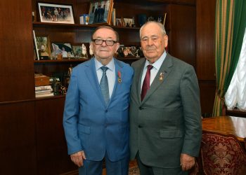 Шаймиев вручил медаль «100 лет образования ТАССР» государственному деятелю РФ Владимиру Шевченко
