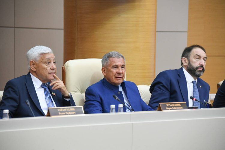 Минниханов провел республиканское совещание финансовых, казначейских и налоговых органов