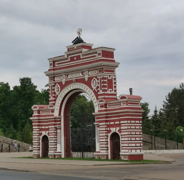 В Казани за 13 млн рублей отреставрируют арку «Красные ворота»