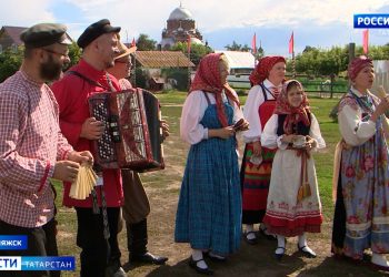 Частушки, чеканка монет и хороводы: в Свияжске стартовал фестиваль «Духовное единство России – послание миру!»
