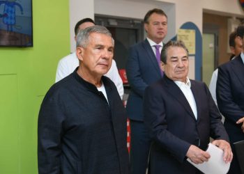 Минниханов осмотрел новый медицинский центр в Казани