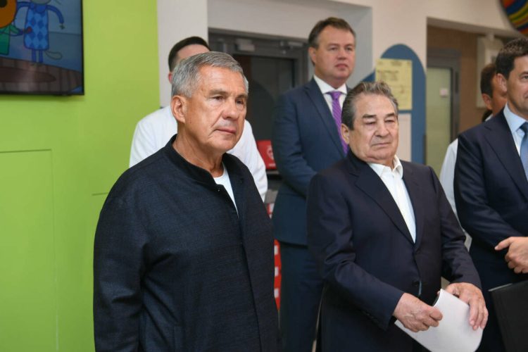 Минниханов осмотрел новый медицинский центр в Казани