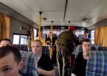 Минобороны показало кадры возвращения из плена российских военных