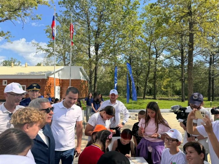 Минниханов посетил детский оздоровительный лагерь «Дубравушка» в Ютазинском районе