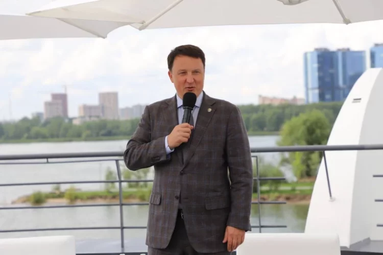 Марат Айзатуллин поздравил строителей и ветеранов отрасли с профессиональным праздником