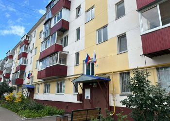 В Нижнекамске дома, где живут участники СВО, украсили флагами РФ