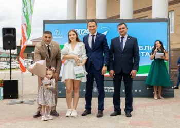 Глава Альметьевска поздравил семьи бойцов СВО в День Республики