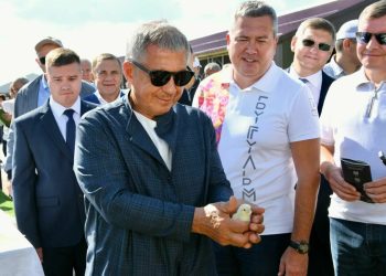 Минниханов посетил животноводческий комплекс «Наратлы» в Бугульминском районе