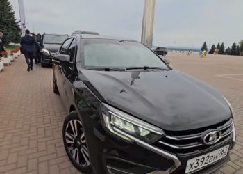 Минниханов протестировал новый автомобиль Lada Aura