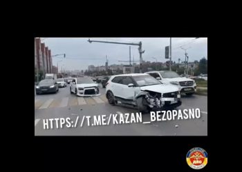 В Казани трое детей и водитель легковушки пострадали в ДТП