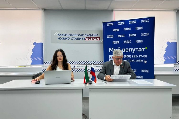 Айрат Зарипов рассмотрел обращения через сервис «Мой депутат»