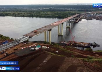 Минниханов проверил строительство моста через Каму на обходе Нижнекамска и Челнов