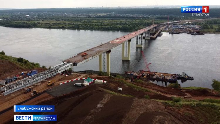 Минниханов проверил строительство моста через Каму на обходе Нижнекамска и Челнов